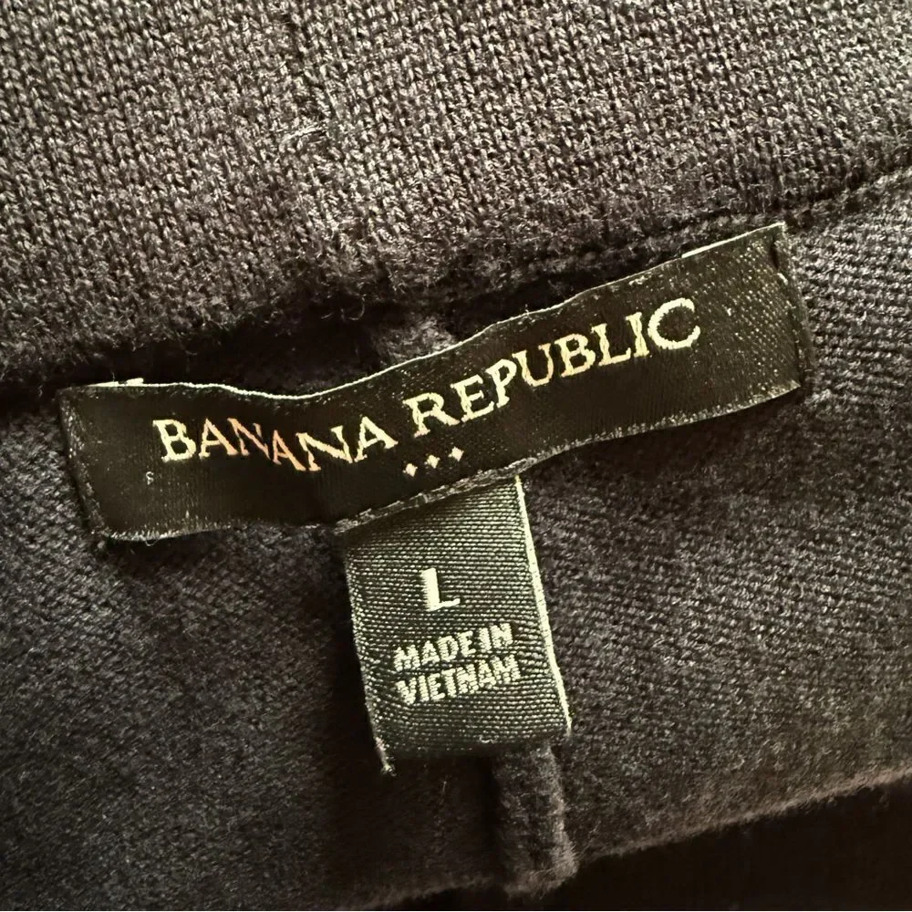 Banana Republic pull on sweater shorts